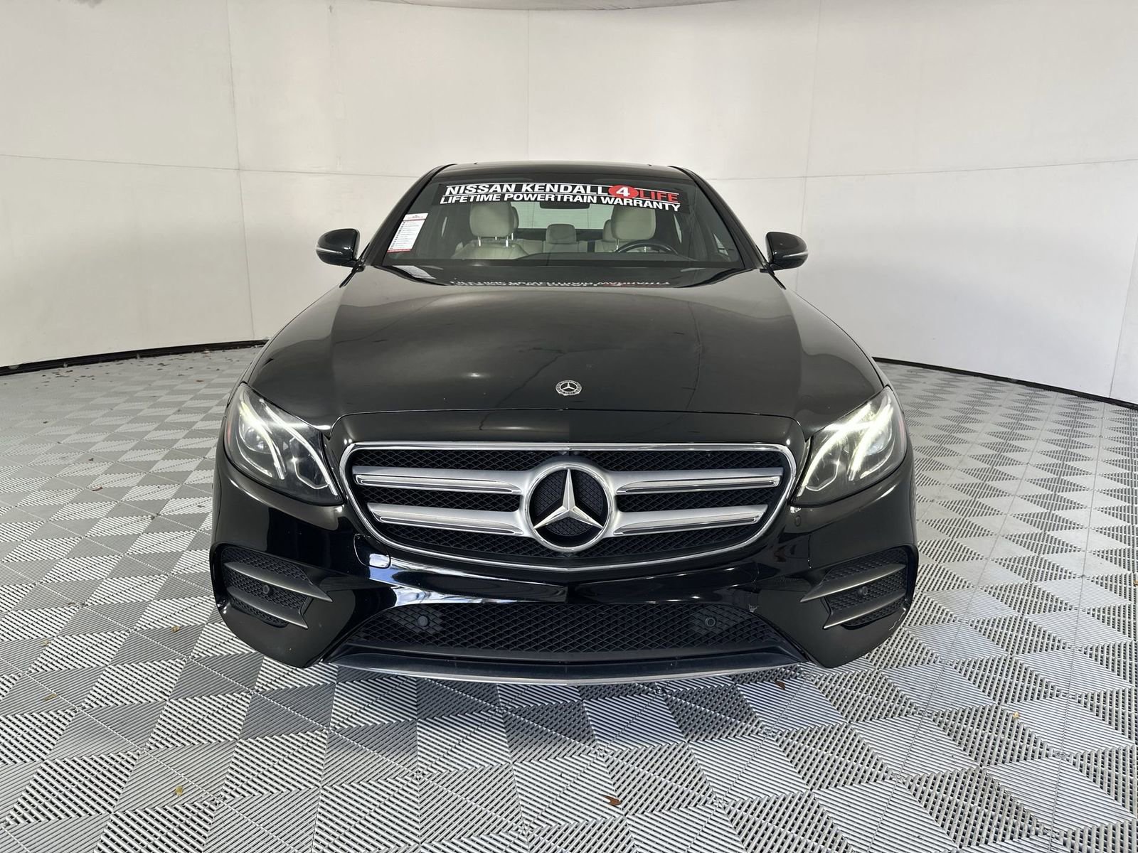 Used 2018 Mercedes-Benz E 300 image 3