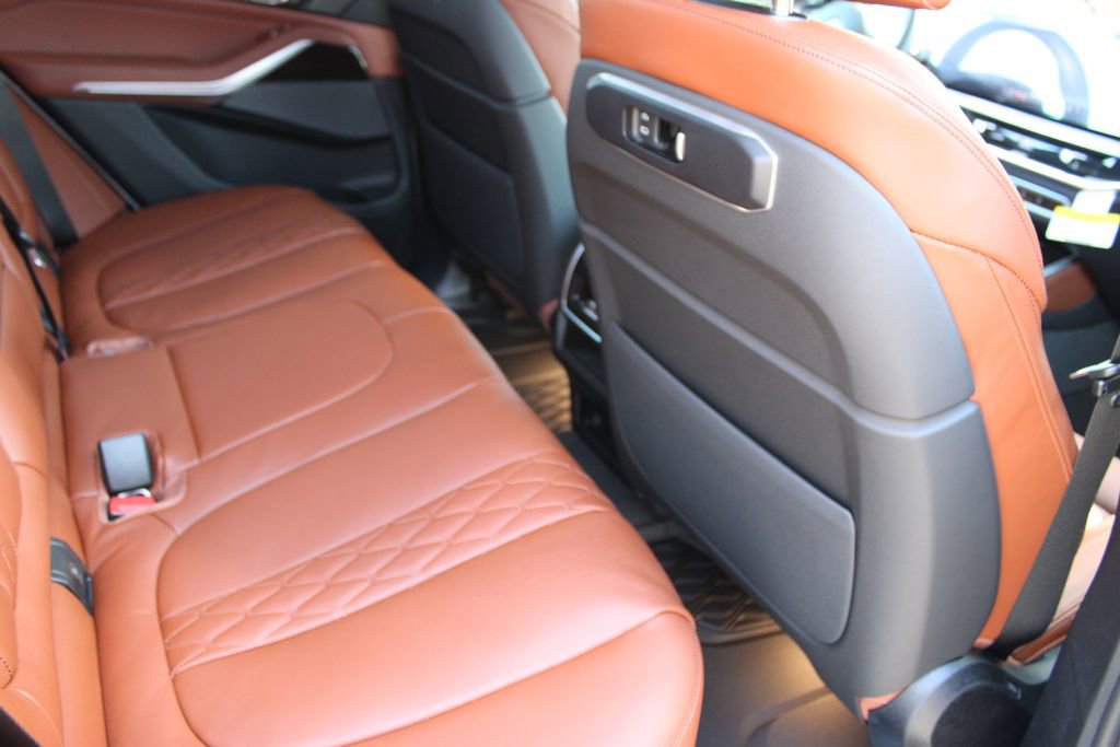 New 2026 BMW X5 M60i w/ Climate Comfort Package image 47