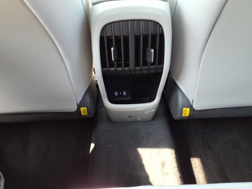 Used 2025 Hyundai Kona SEL FWD image 13