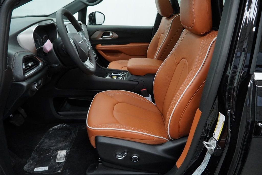 New 2026 Chrysler Pacifica Pinnacle image 15