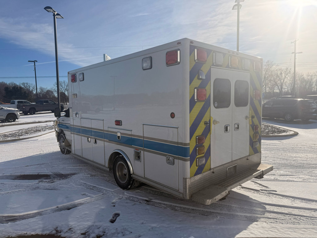 Used 2017 Ford E-450 and Econoline 450 Super Duty w/ Ambulance Prep Package RWD image 4