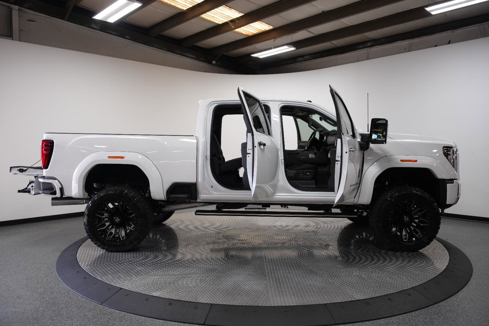 New 2025 GMC Sierra 2500 Denali w/ Denali Reserve Package image 13