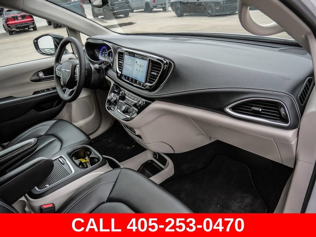 Used 2024 Chrysler Pacifica Touring-L AWD/4WD image 14