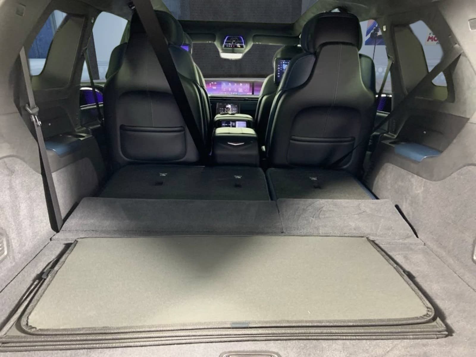 Used 2025 Cadillac Escalade IQ Luxury 2 AWD/4WD image 12