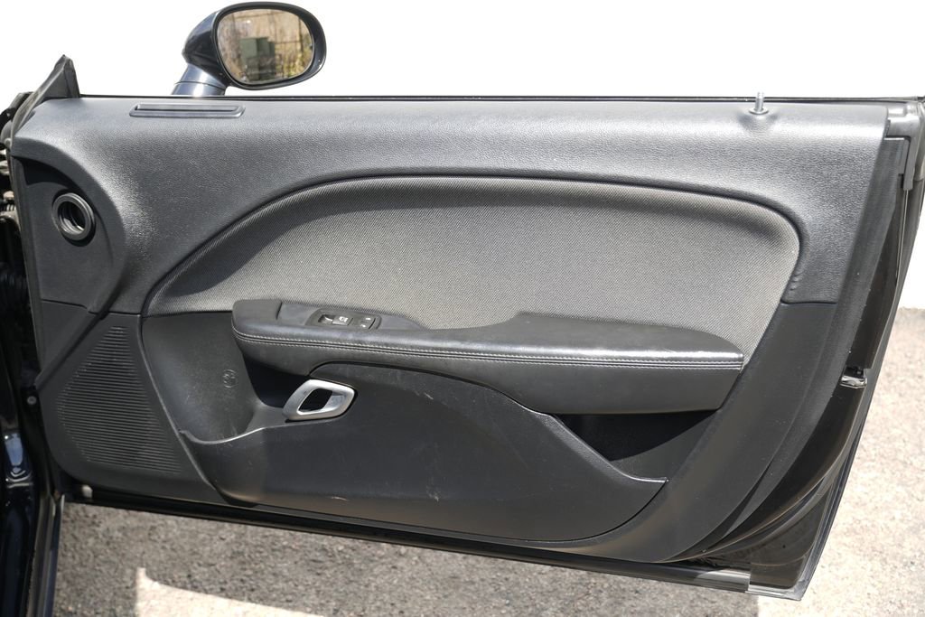 Used 2015 Dodge Challenger SXT image 24