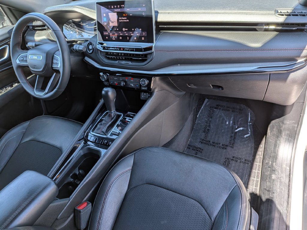 Used 2025 Jeep Compass Trailhawk AWD/4WD image 31