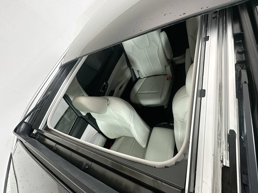 Used 2025 Kia Sorento EX w/ EX Panoramic Sunroof Package FWD image 22