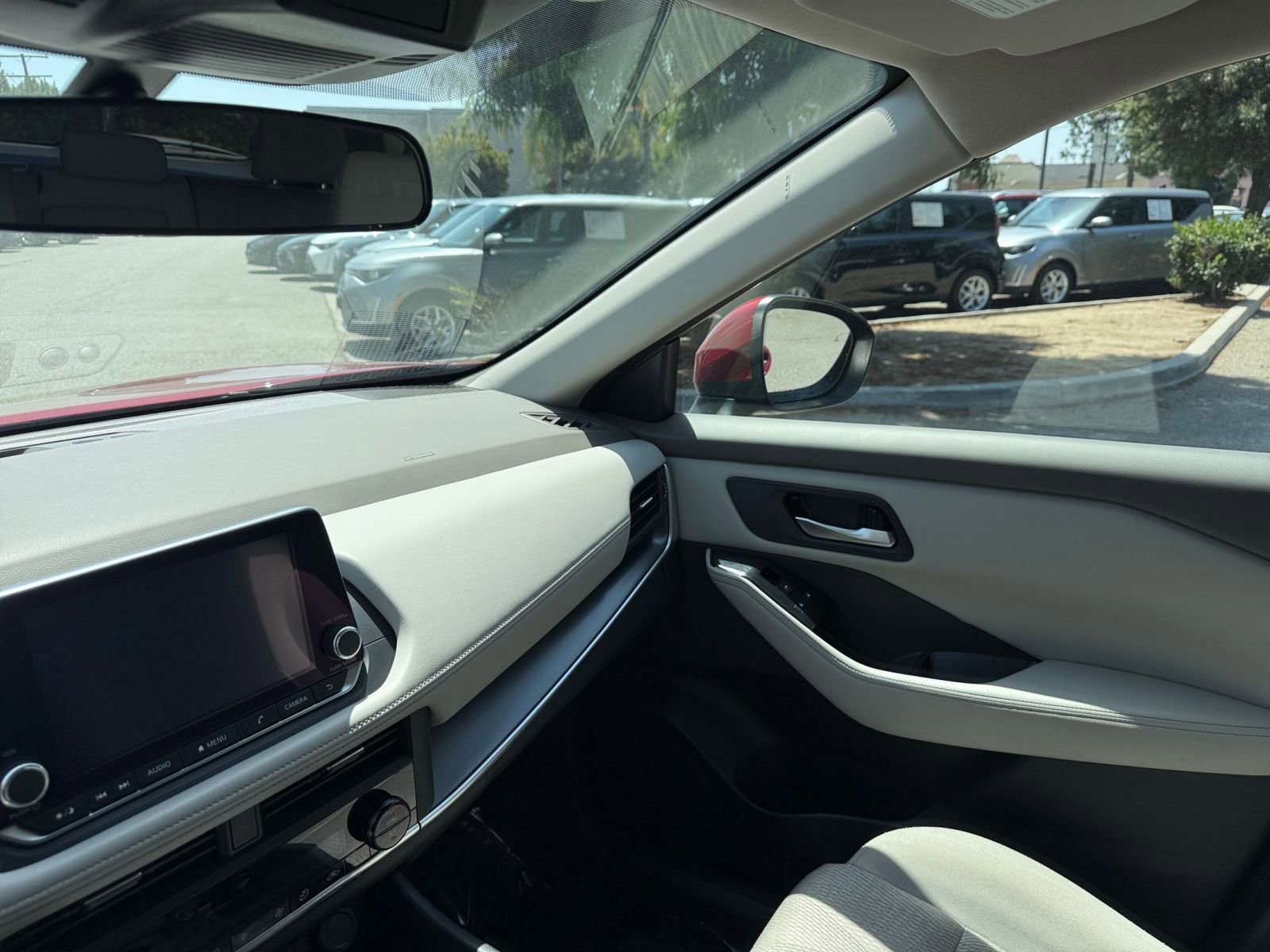 Used 2025 Nissan Rogue SV FWD image 33