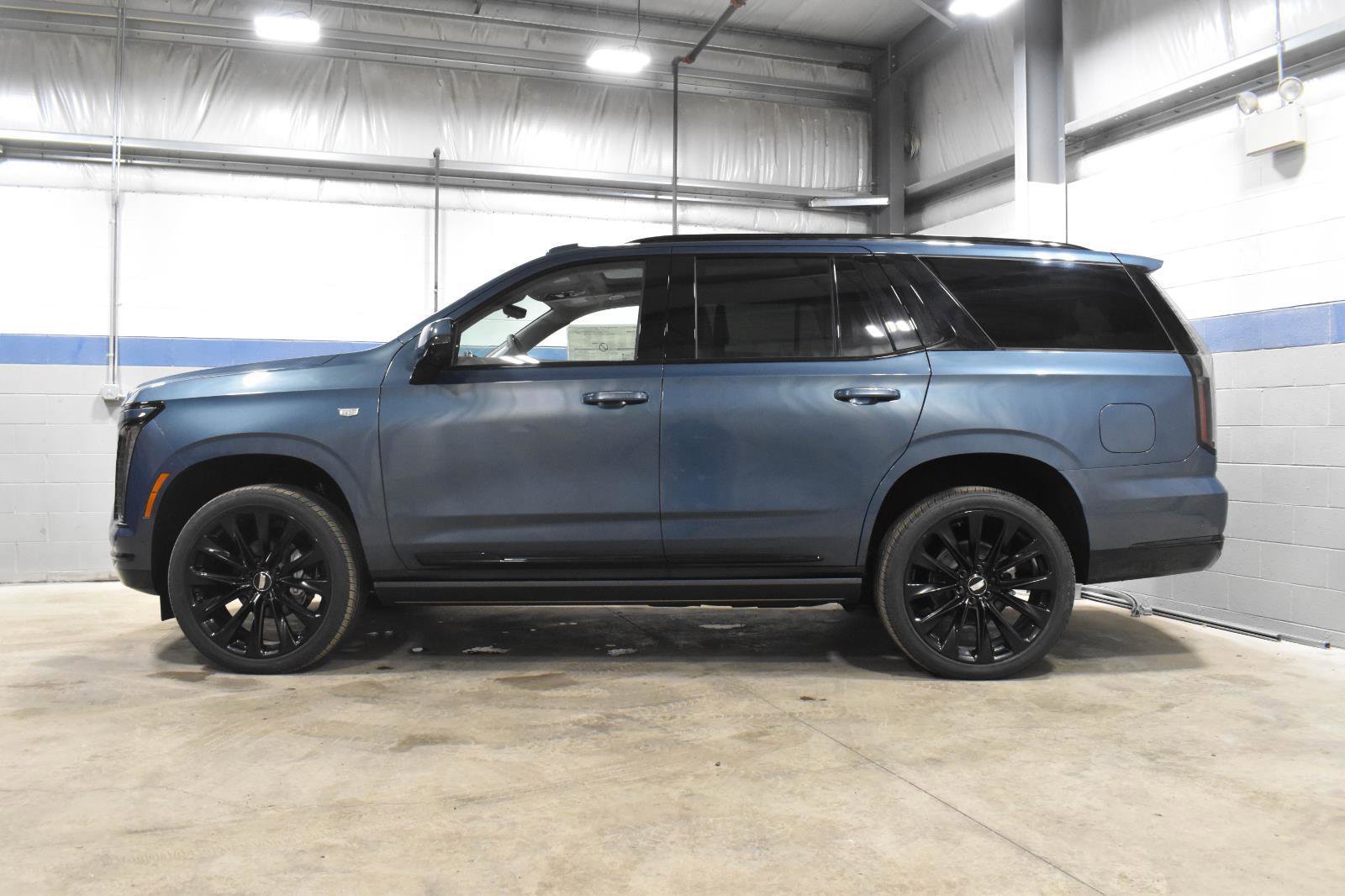 New 2026 Cadillac Escalade Platinum Sport w/ LPO, ONYX Package image 13