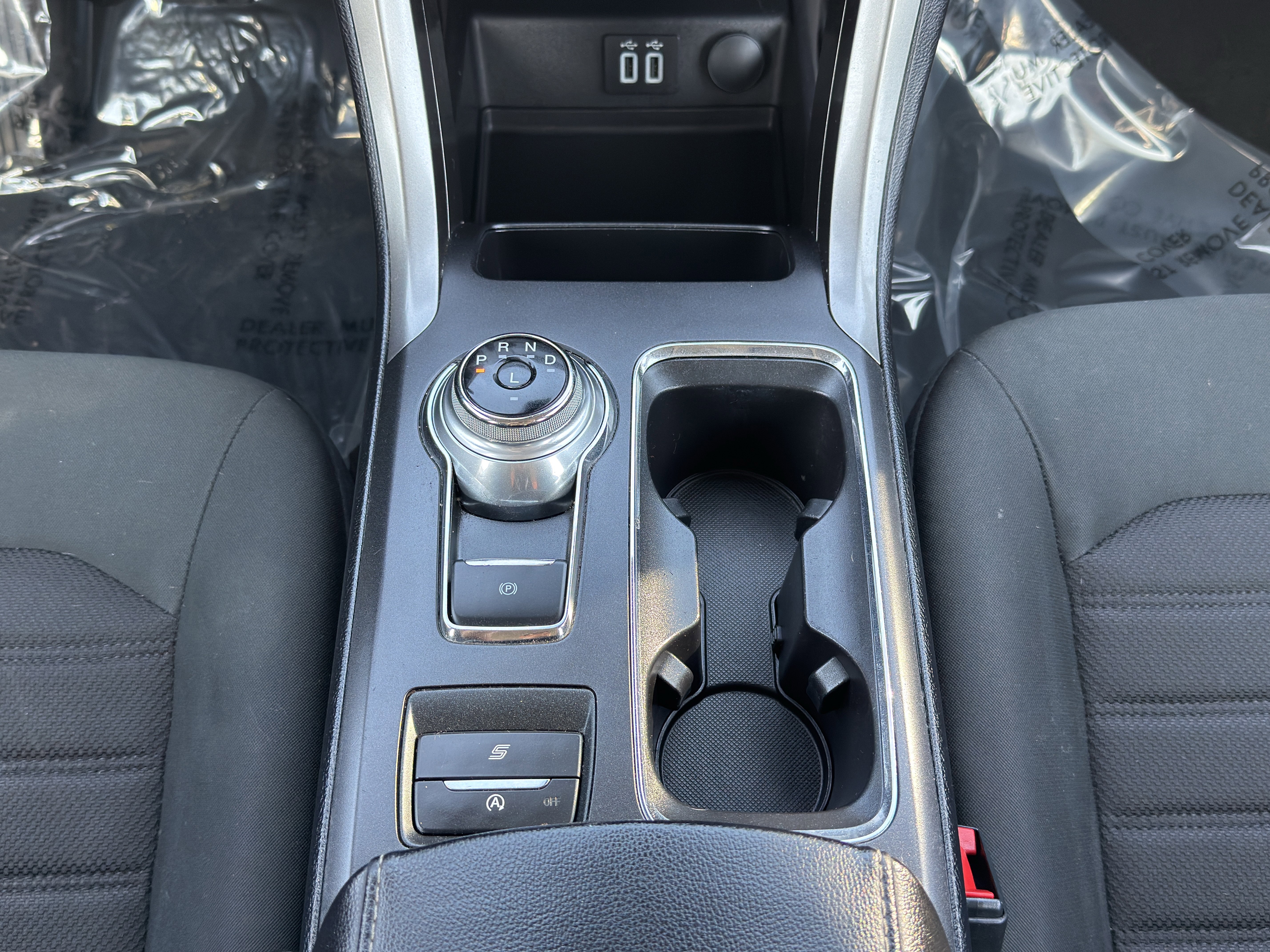 Used 2020 Ford Fusion SE image 25