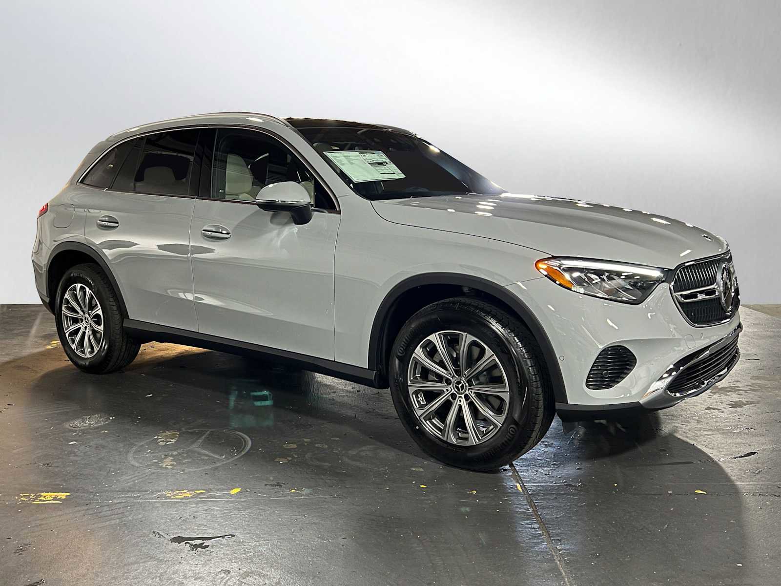 Used 2025 Mercedes-Benz GLC 300 4MATIC image 7