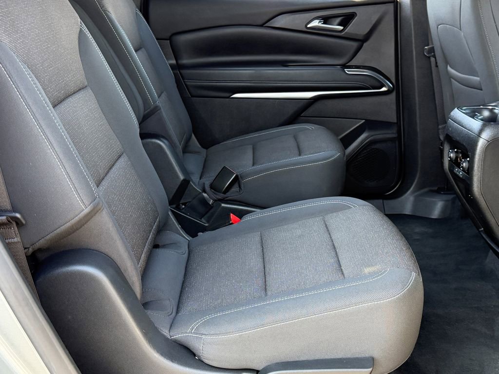 Used 2024 Chevrolet Traverse LT image 10