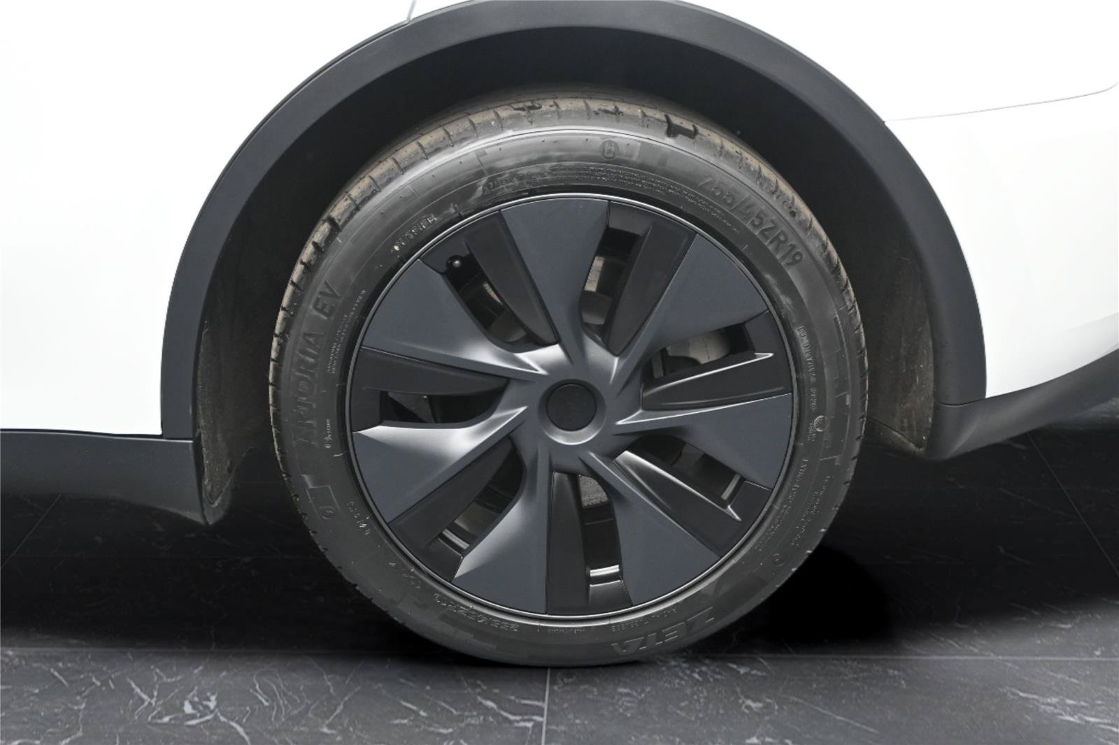 Used 2024 Tesla Model Y Long Range AWD/4WD image 10