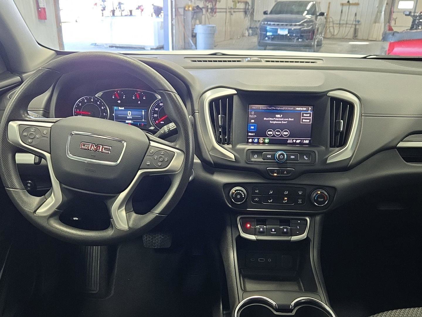 Used 2024 GMC Terrain SLE image 4