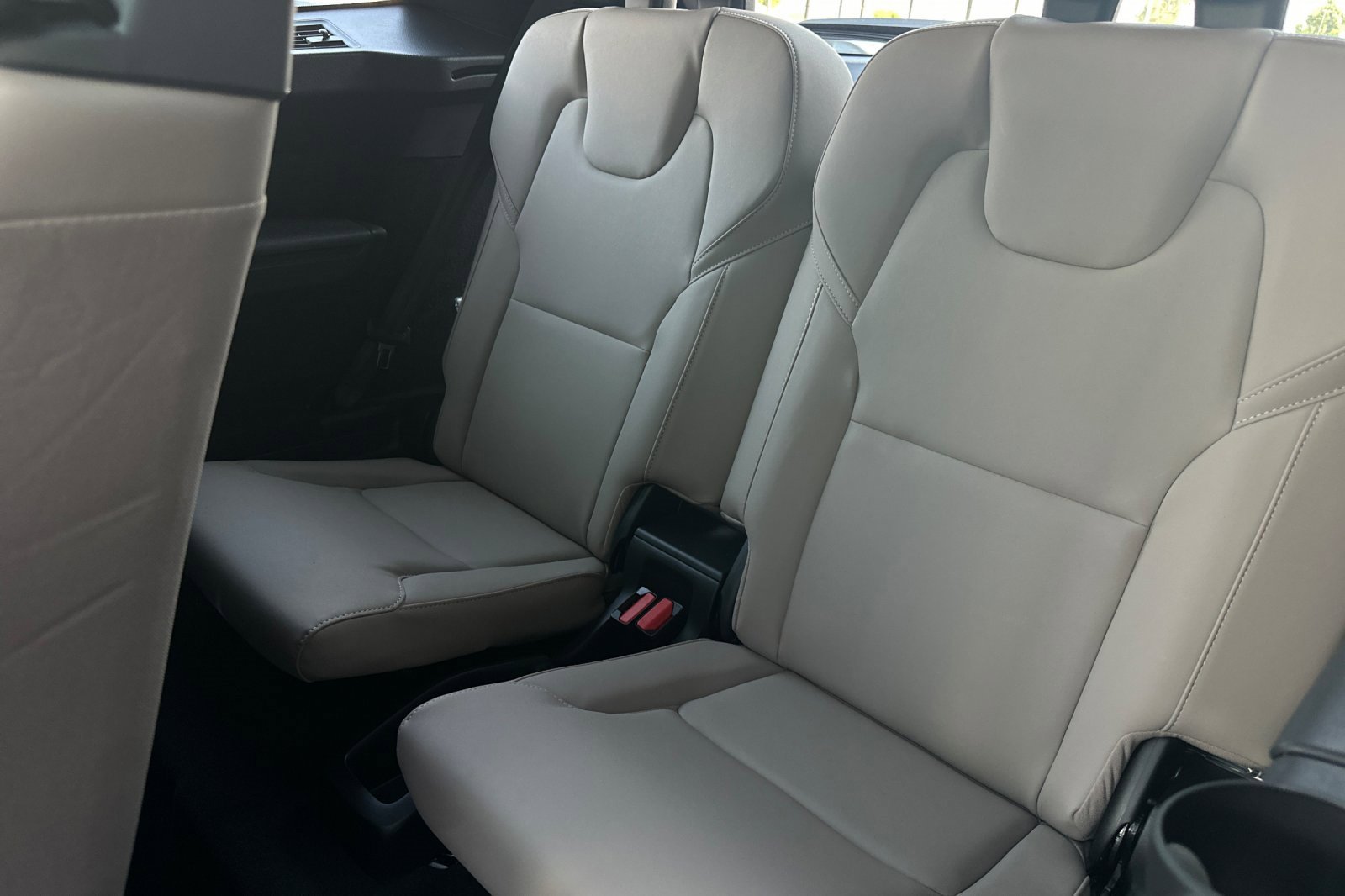New 2026 Volvo XC90 B6 Plus w/ Protection Package Premier image 16