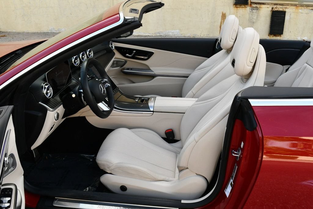 Used 2024 Mercedes-Benz CLE 300 4MATIC Cabriolet image 61