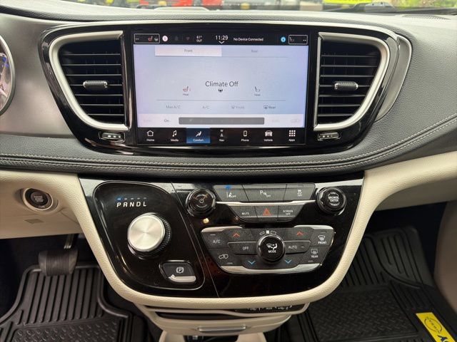 Used 2024 Chrysler Pacifica Limited FWD image 7