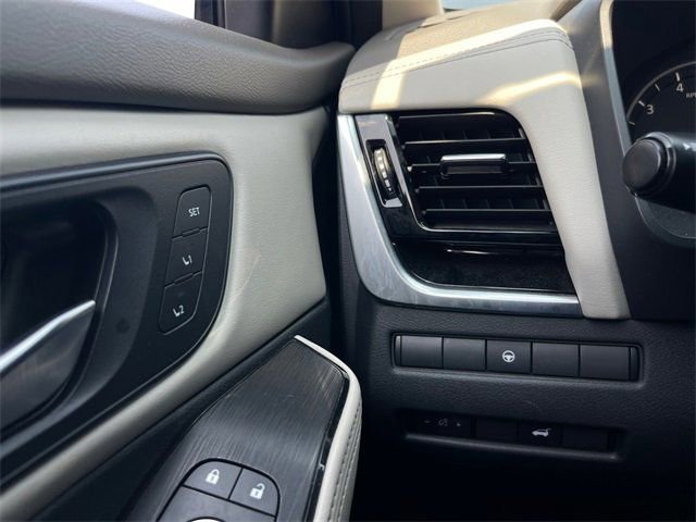 Used 2023 Nissan Rogue SL w/ SL Premium Package image 19