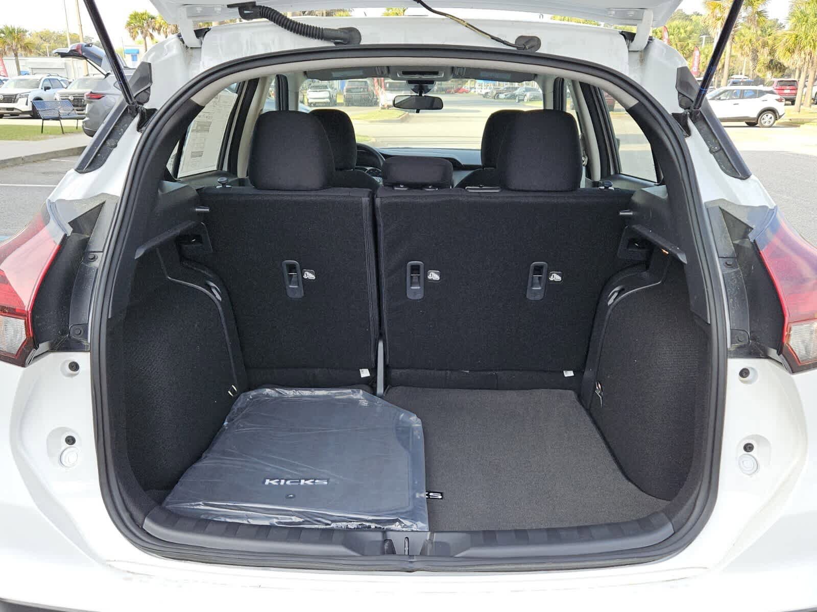 New 2025 Nissan Kicks Play S image 6
