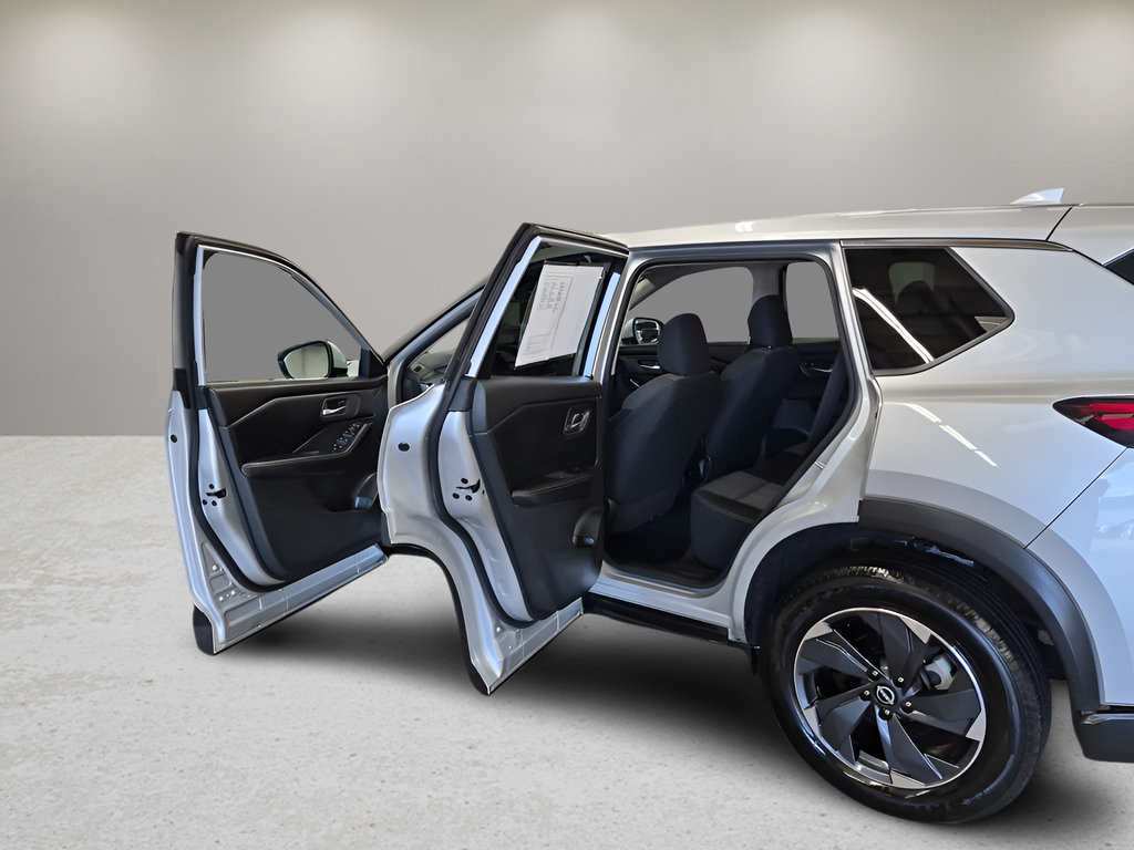 Used 2024 Nissan Rogue SV AWD/4WD image 3