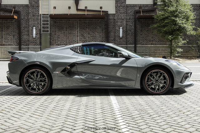 Used 2025 Chevrolet Corvette Stingray Premium Cpe w/ Z51 Performance Package RWD image 9