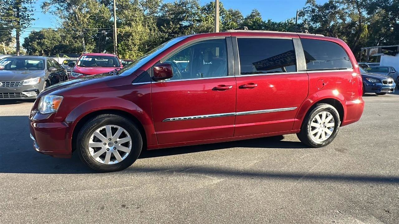 Used 2016 Chrysler Town & Country Touring FWD image 15