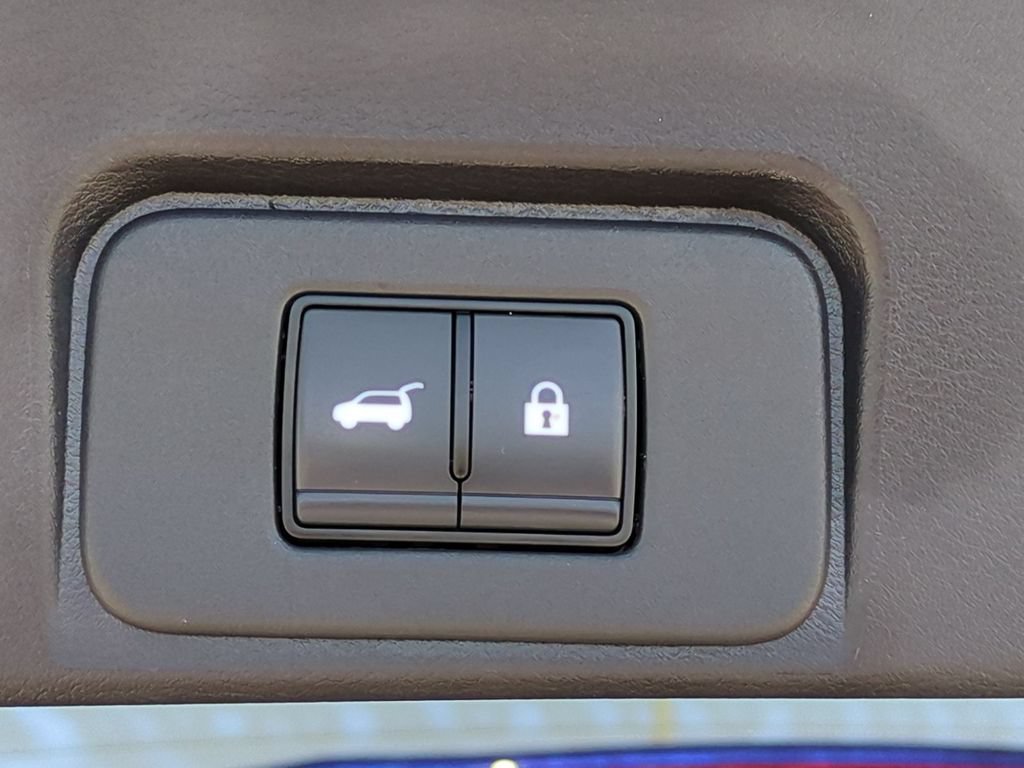 Used 2025 Nissan Rogue SV FWD image 31