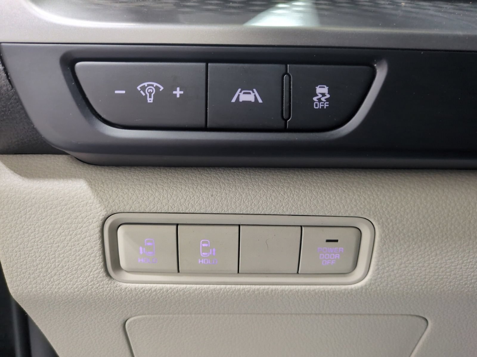 Certified 2024 Kia Carnival LX FWD image 19