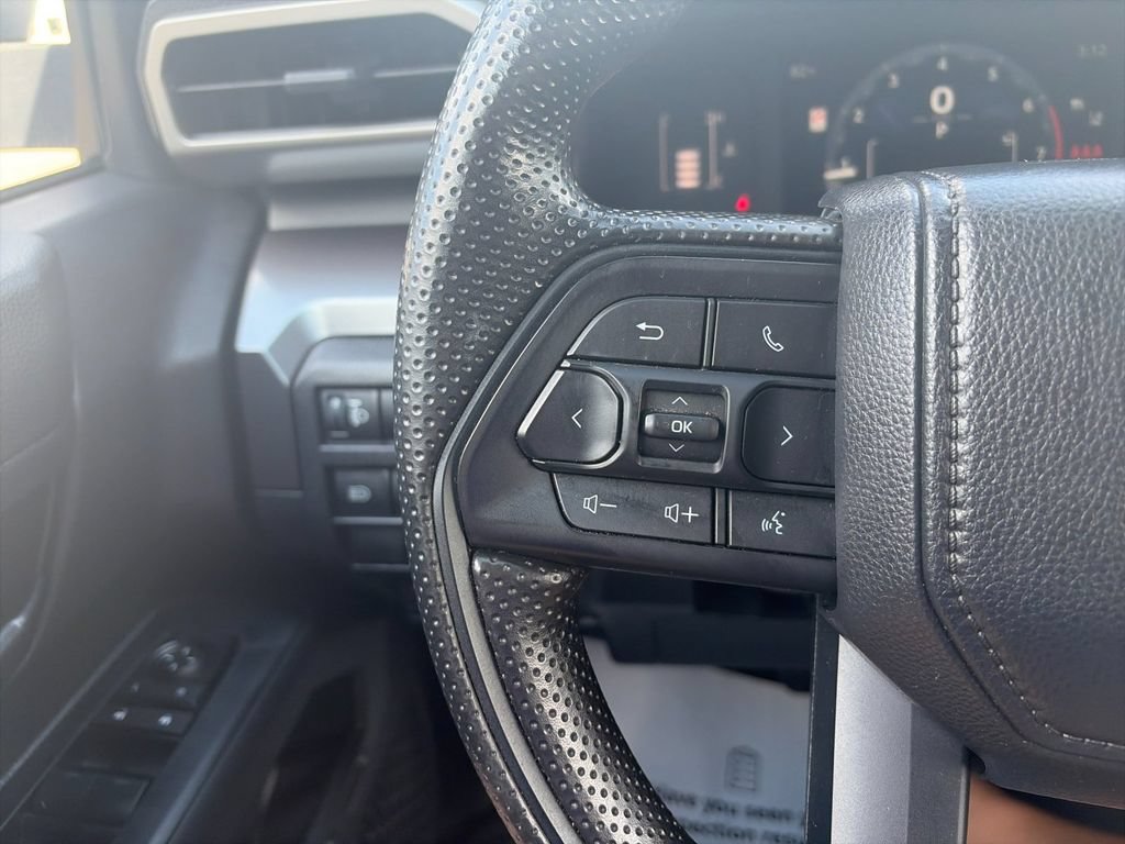 Used 2025 Toyota Tacoma SR5 AWD/4WD image 27