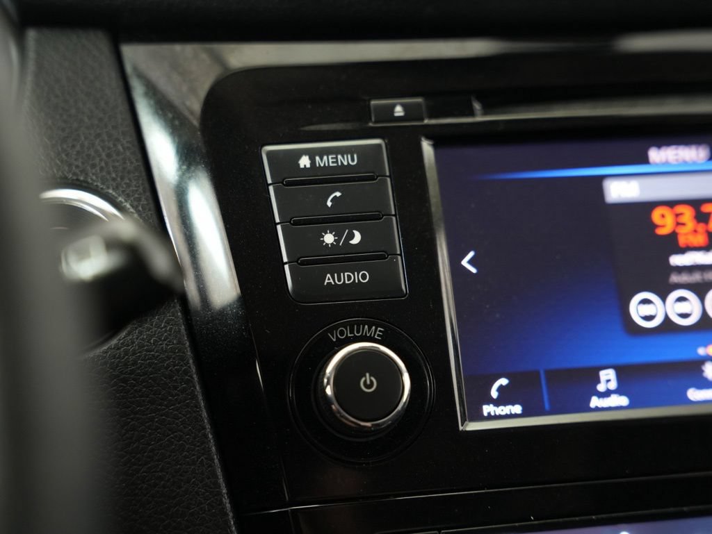 Used 2020 Nissan Rogue SV FWD image 21