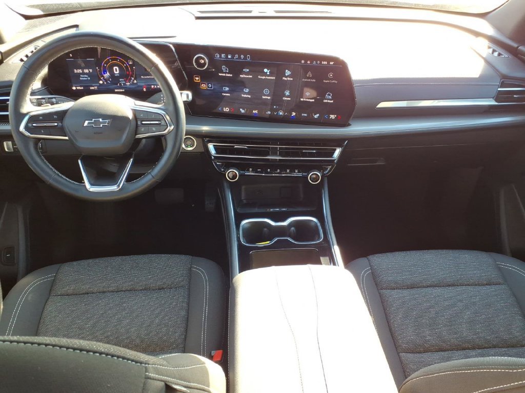 Used 2025 Chevrolet Traverse LT w/ Midnight/Sport Edition AWD/4WD image 12