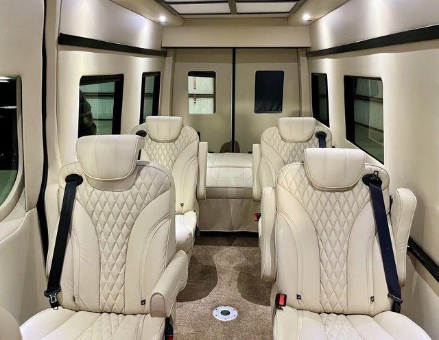 Used 2023 Mercedes-Benz Sprinter 2500 image 12