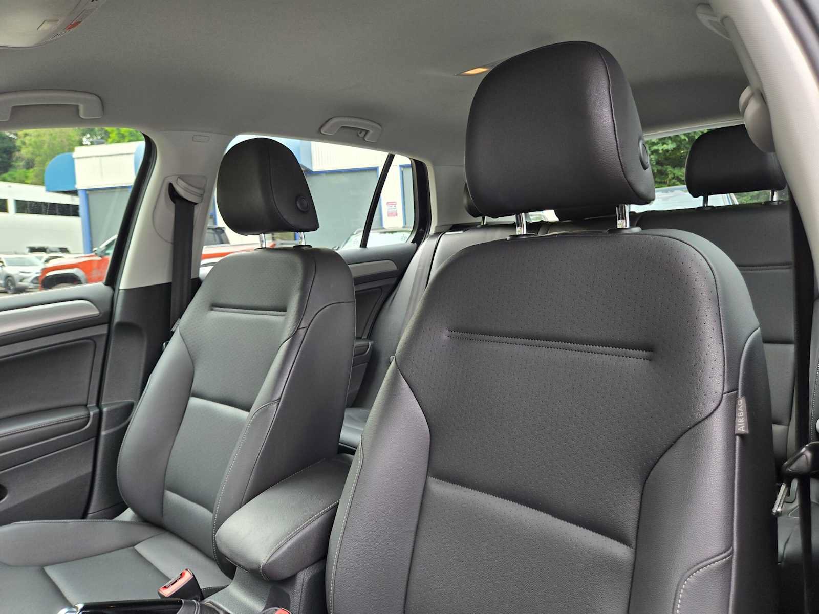 Used 2015 Volkswagen Golf S FWD image 21