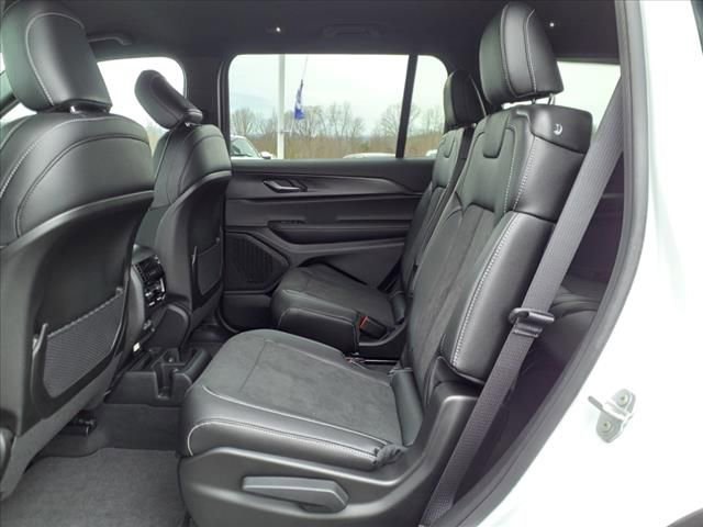 New 2025 Jeep Grand Cherokee L Laredo AWD/4WD image 6