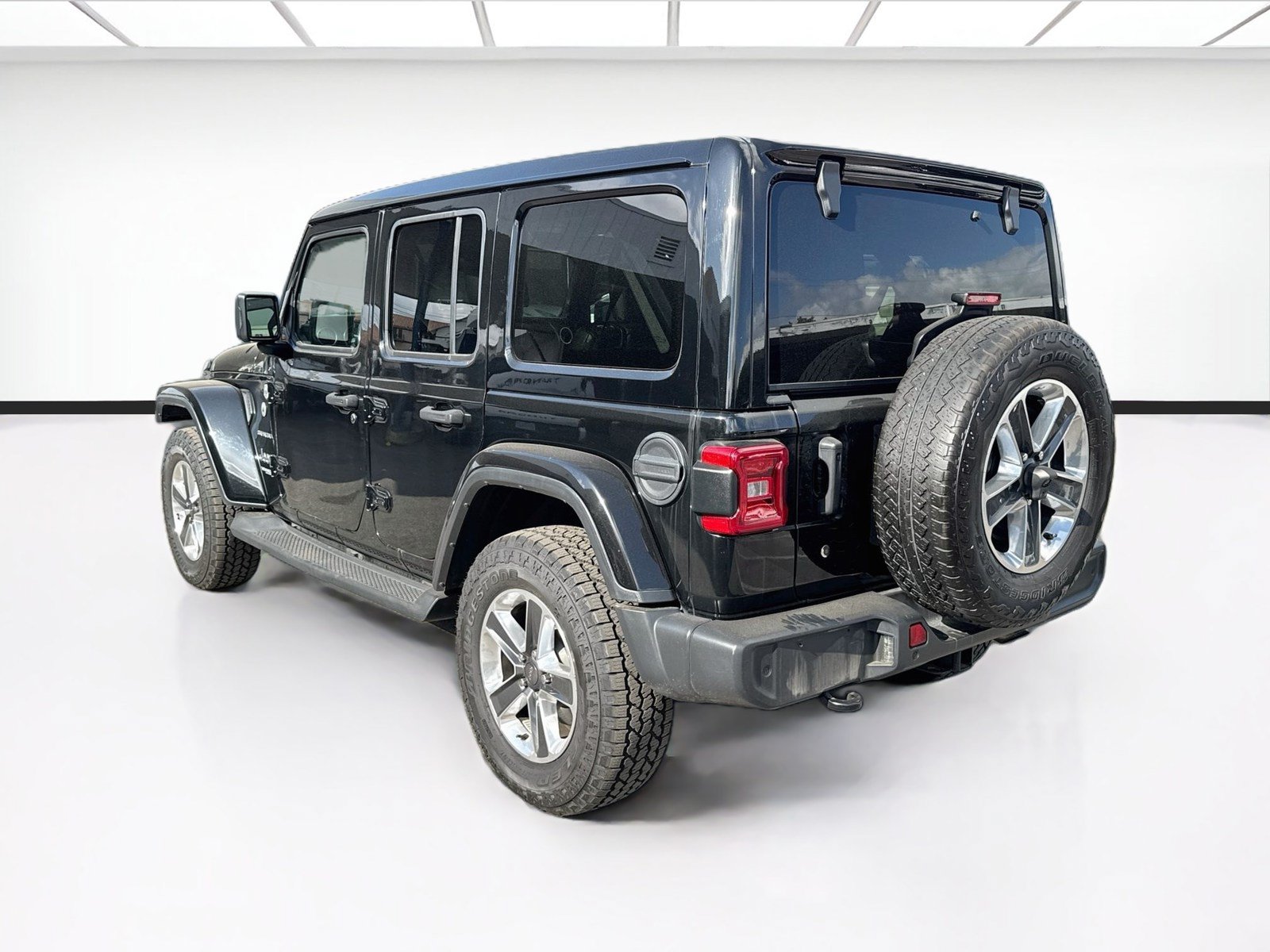 Used 2019 Jeep Wrangler Unlimited Sahara AWD/4WD image 6
