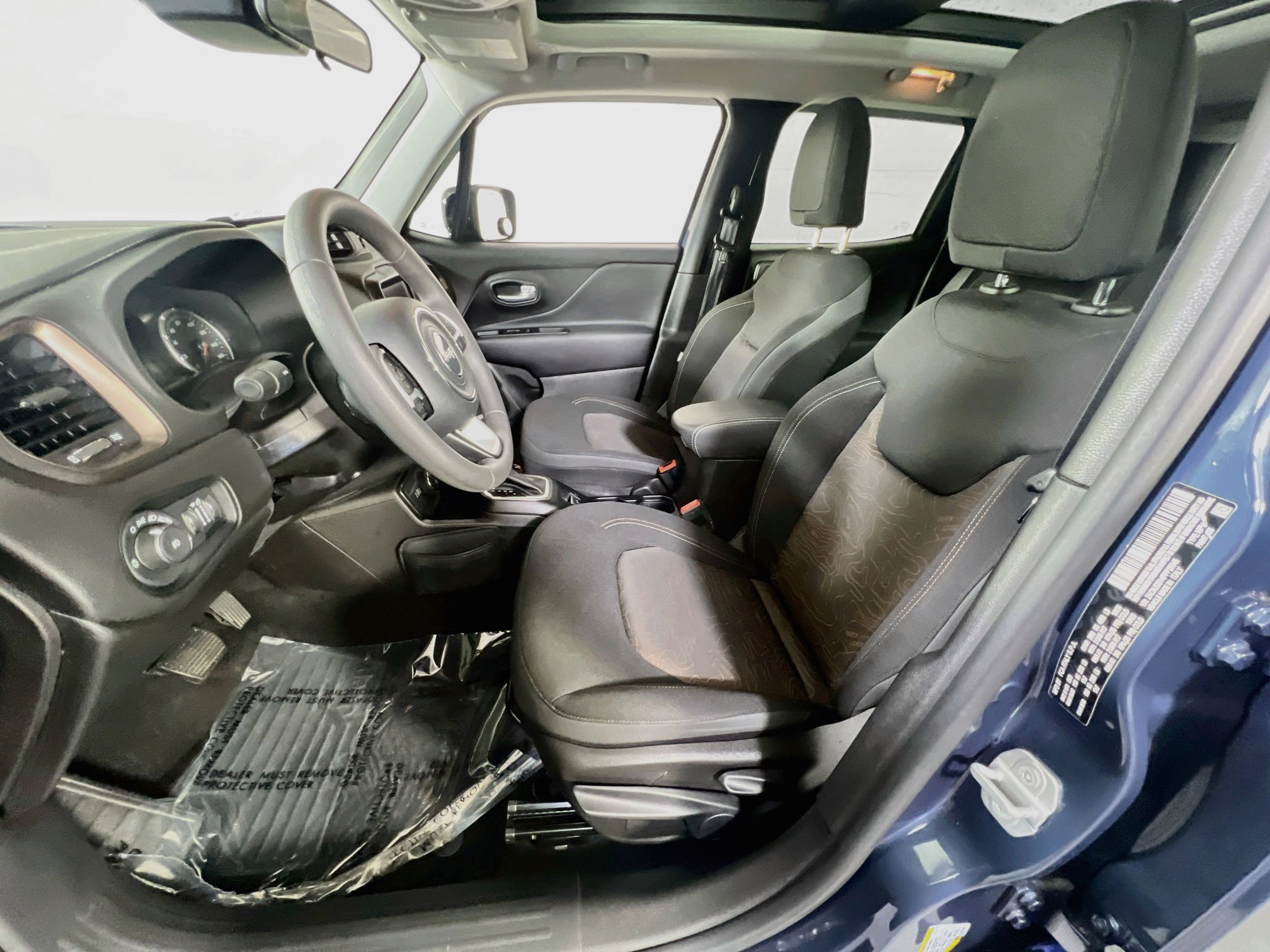 Used 2023 Jeep Renegade Latitude w/ Sun/Sound Group AWD/4WD image 20
