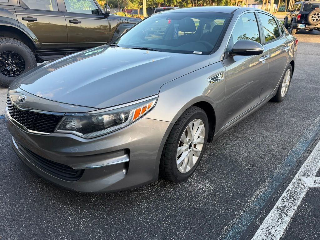 Used 2018 Kia Optima LX w/ 17" Alloy Wheels Package FWD image 2