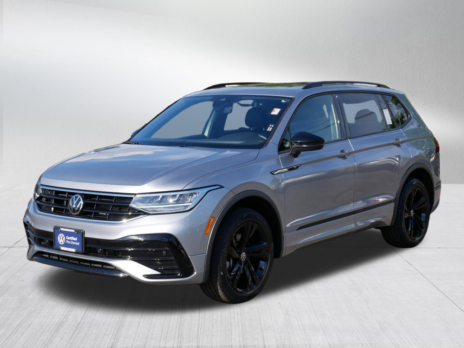 Certified 2023 Volkswagen Tiguan SE R-Line AWD/4WD image 3