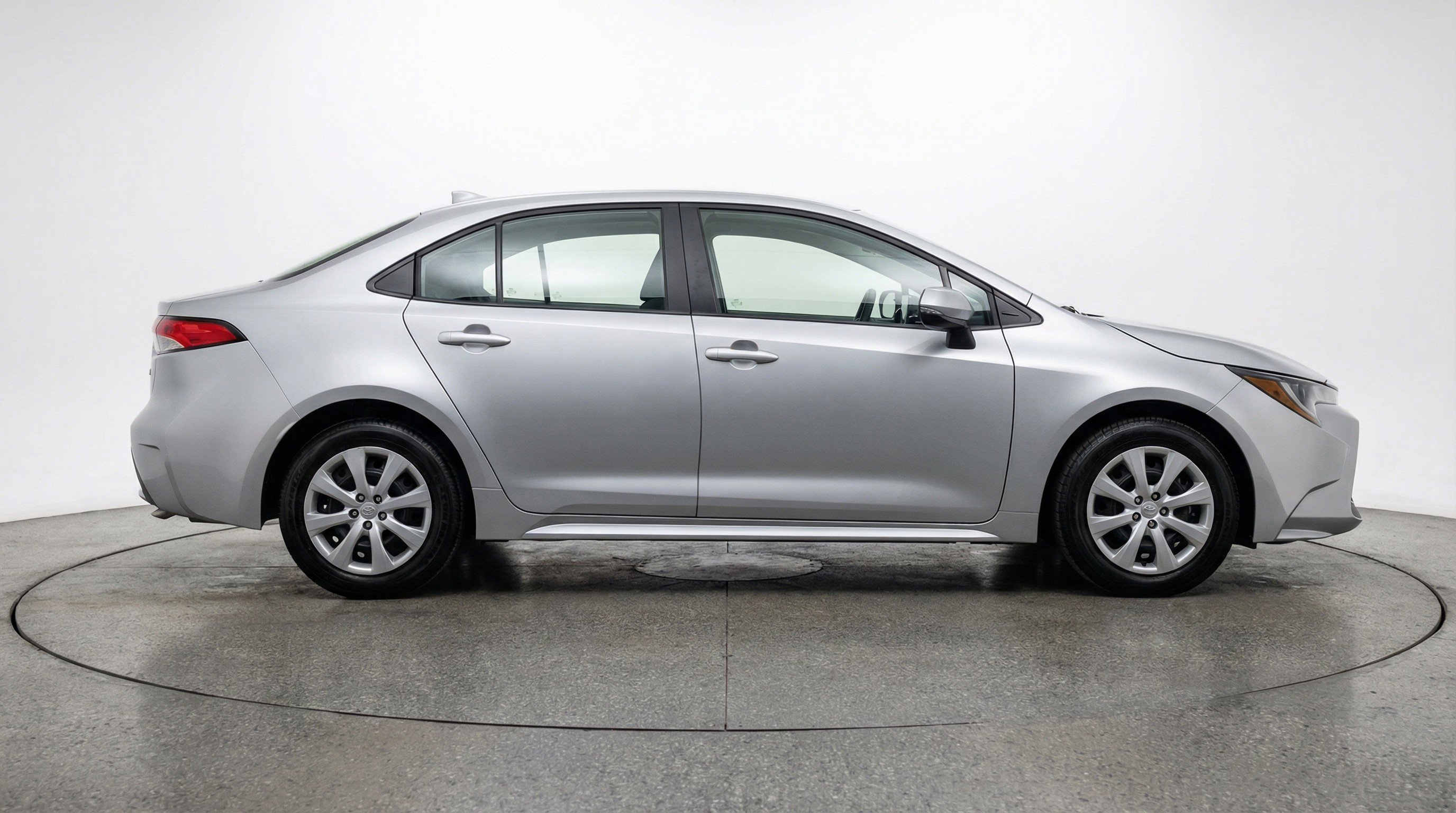 Used 2025 Toyota Corolla LE FWD image 11