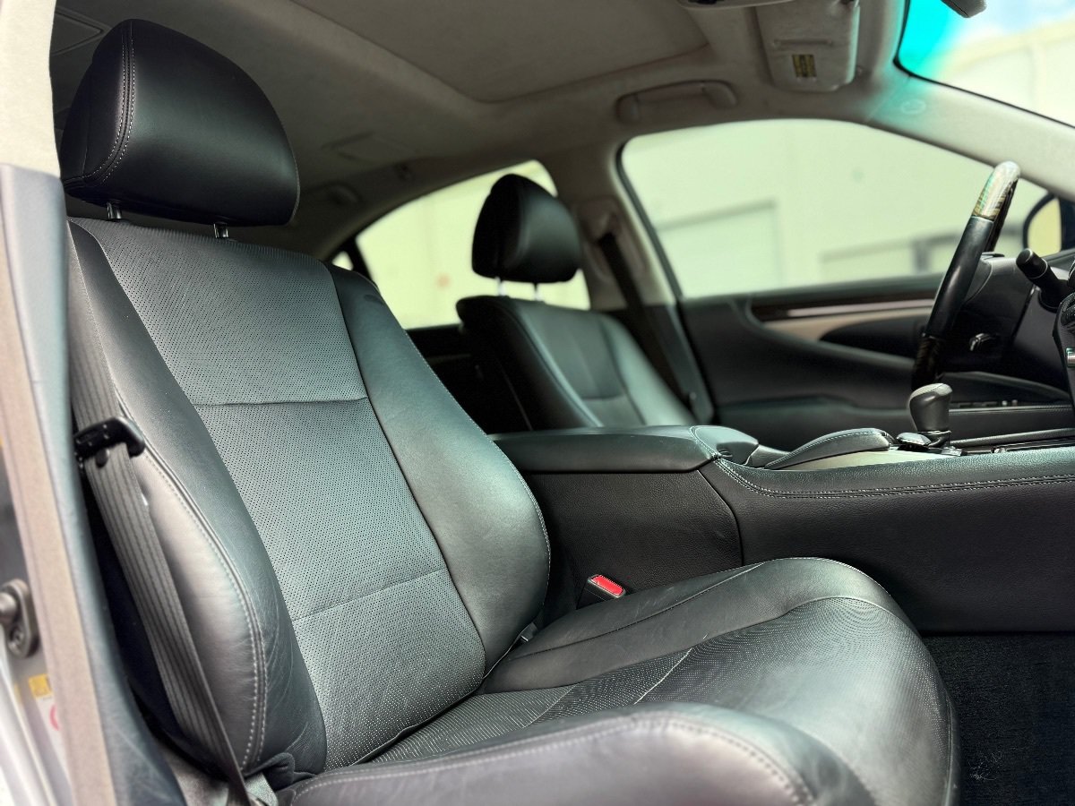 Used 2013 Lexus LS 460 w/ Comfort Pkg RWD image 14