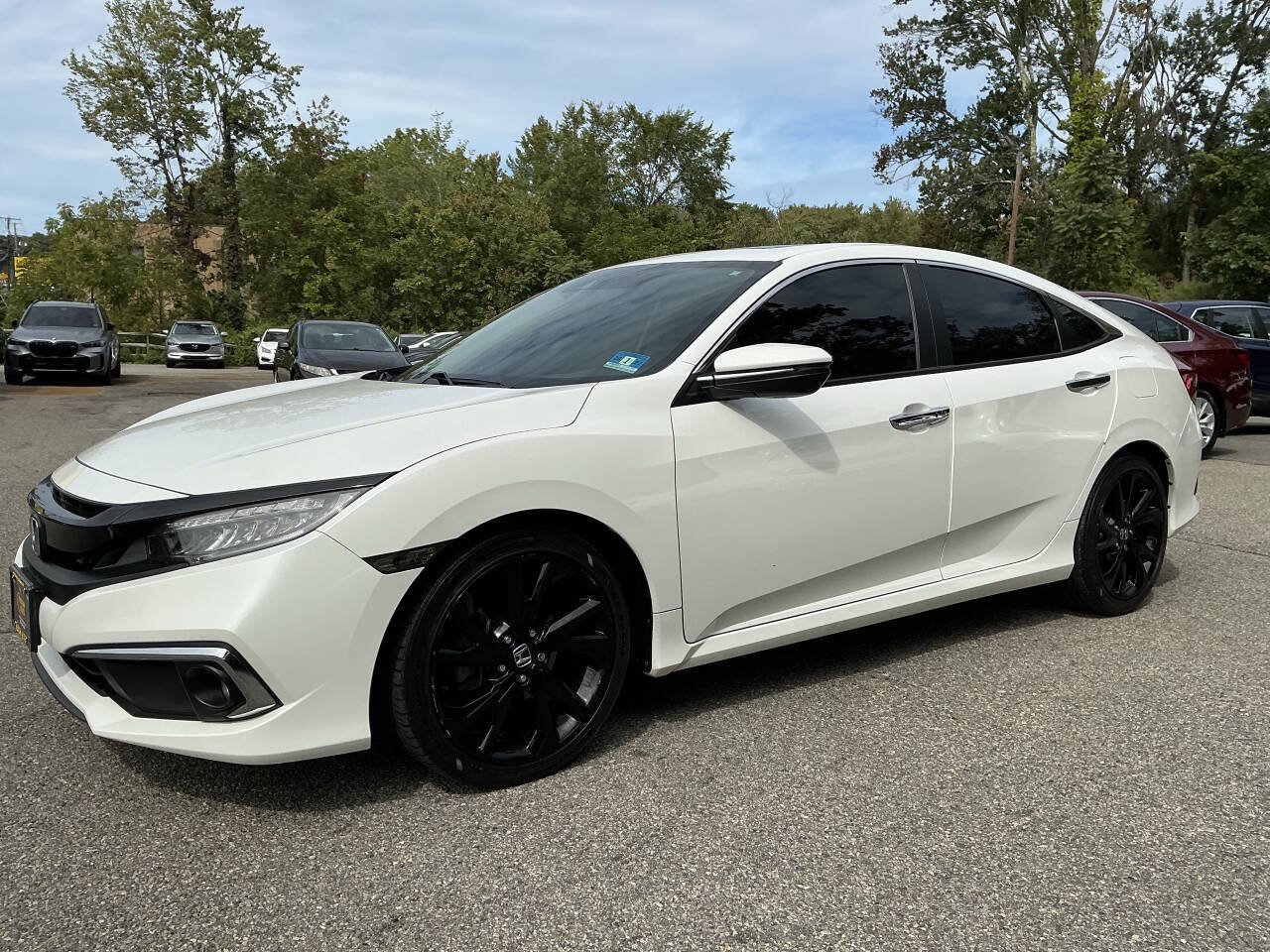 Used 2019 Honda Civic Touring image 1