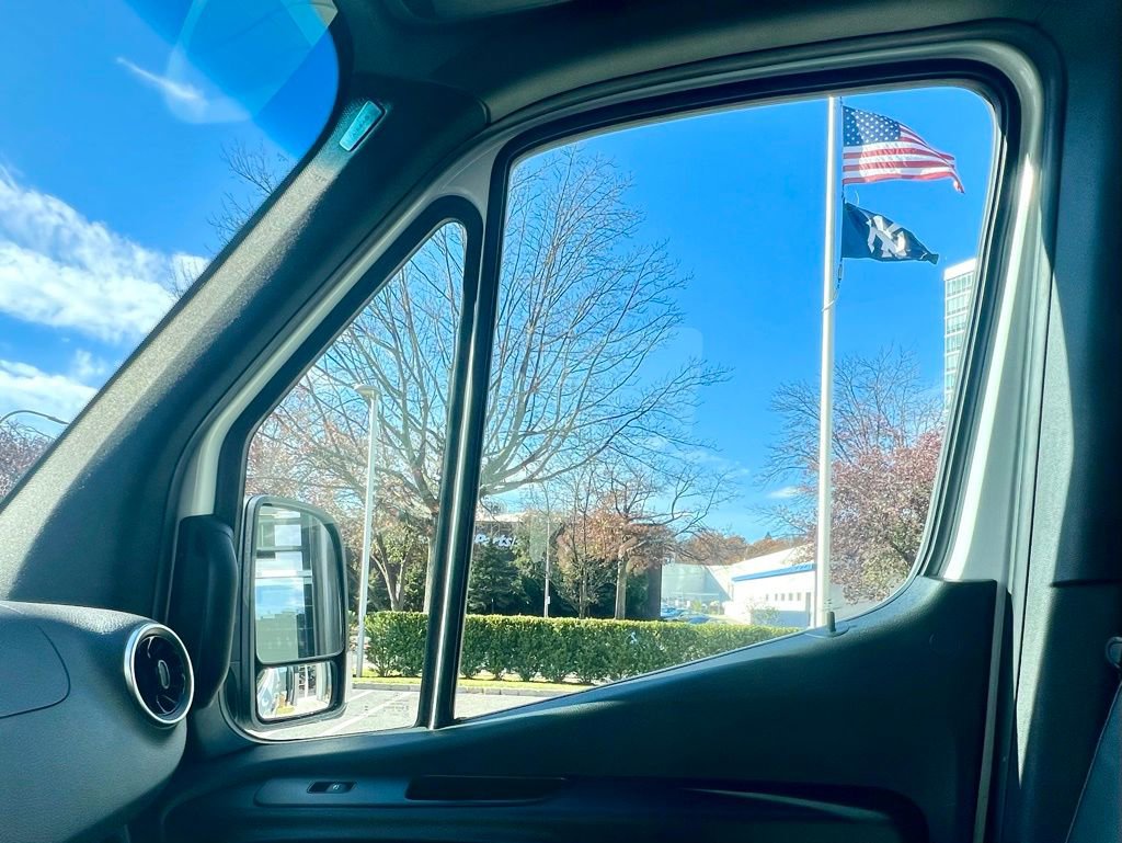 Used 2025 Mercedes-Benz Sprinter 2500 image 13