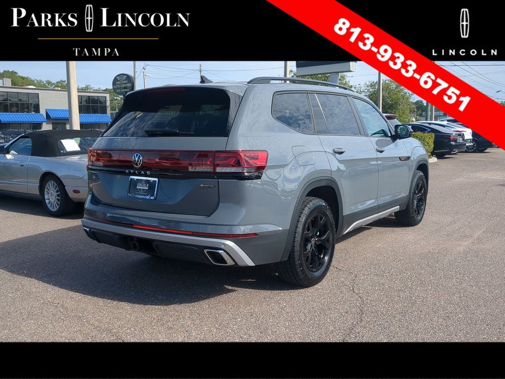 Used 2025 Volkswagen Atlas Peak Edition SE AWD/4WD image 4