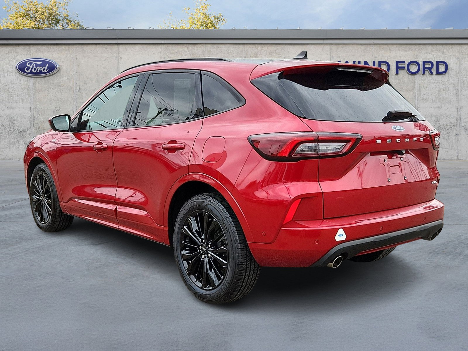 Used 2023 Ford Escape ST-Line Elite w/ Premium Technology Package AWD/4WD image 4