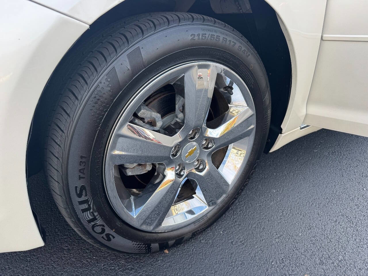 Used 2011 Chevrolet Malibu LT w/ White Diamond Premium Package FWD image 18