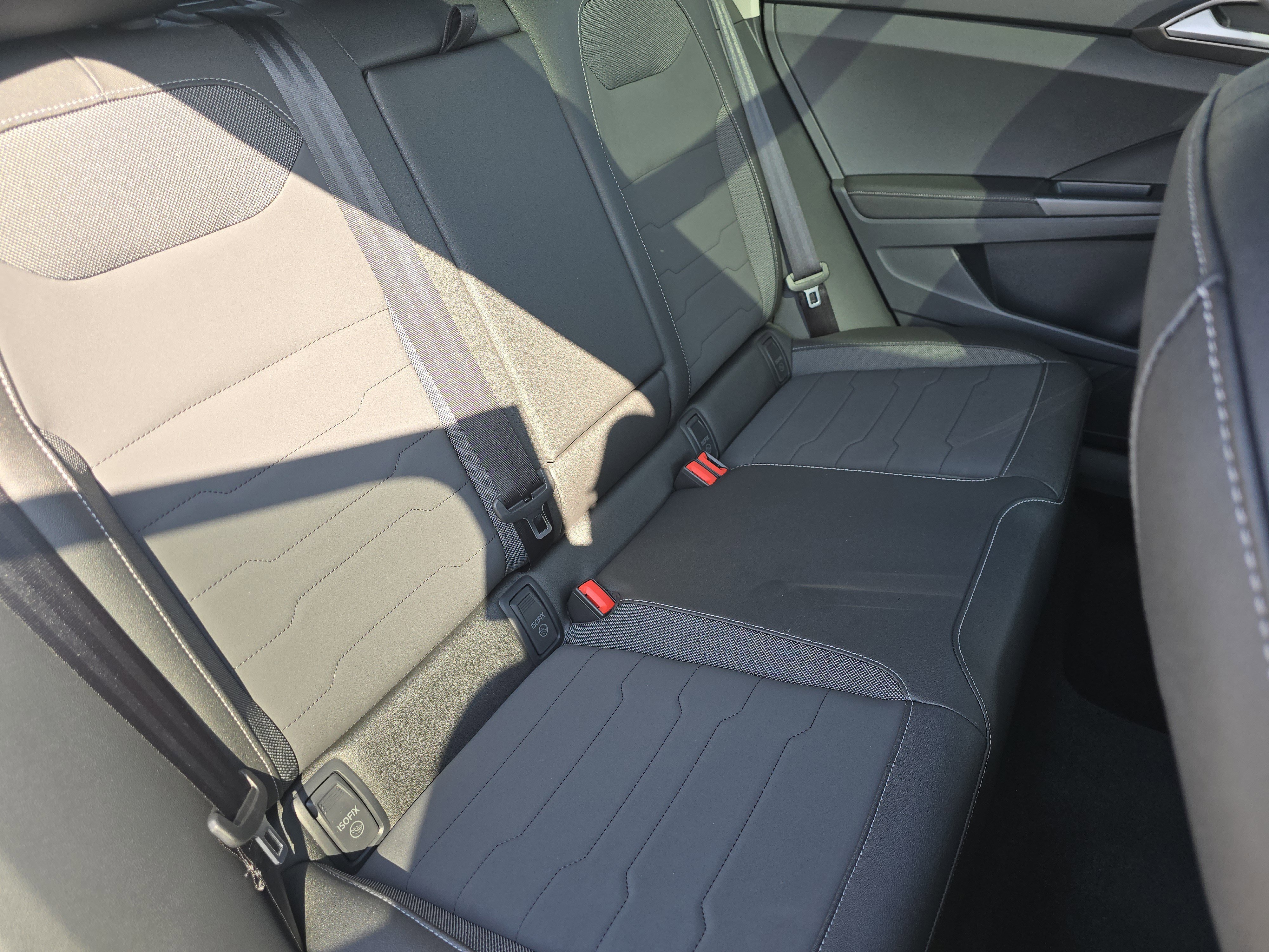 New 2025 Volkswagen Taos SE image 19