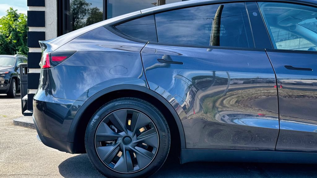 Used 2024 Tesla Model Y Long Range RWD image 17