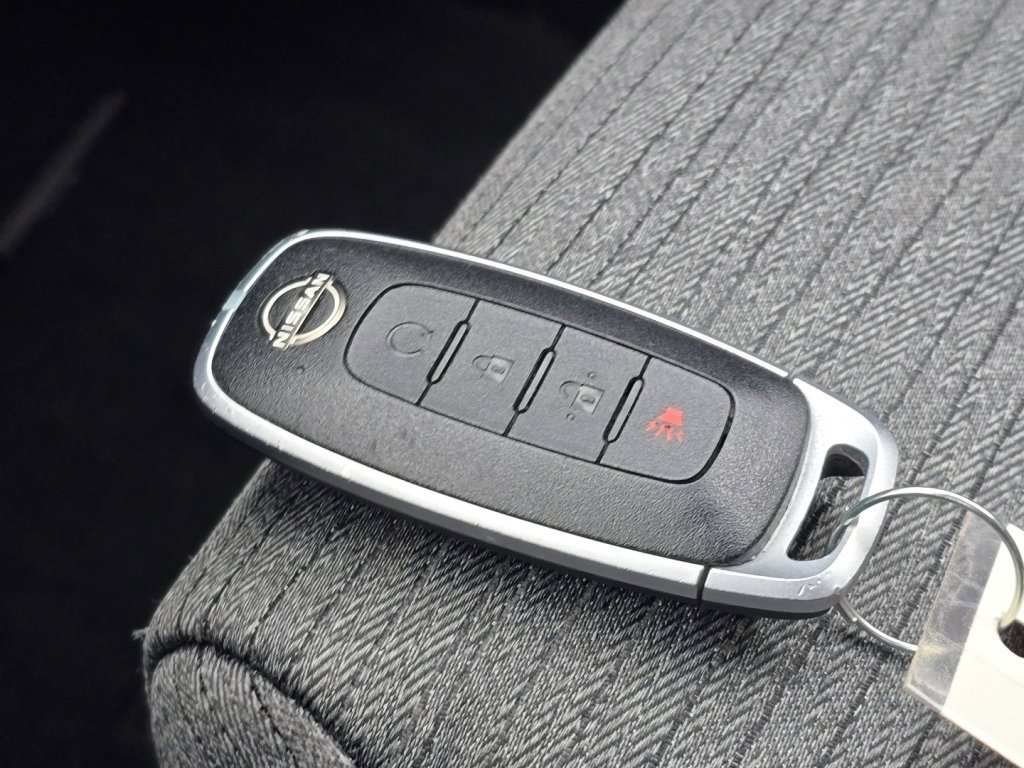 Used 2023 Nissan Rogue SV image 33