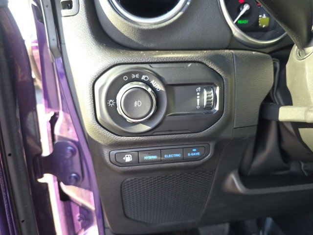 Used 2023 Jeep Wrangler Unlimited Sahara w/ Cold Weather Group image 15