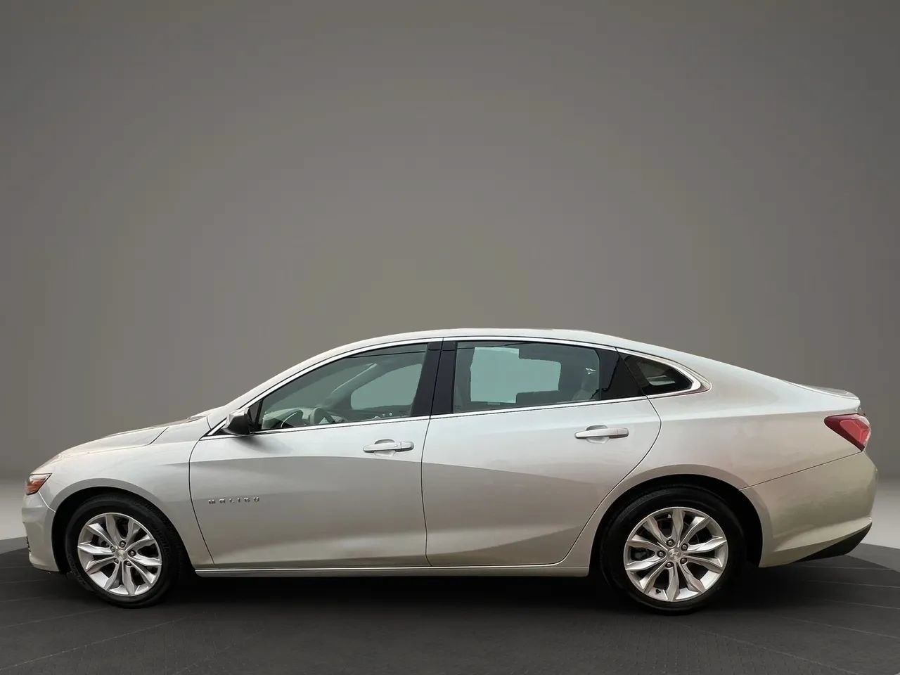 Used 2021 Chevrolet Malibu LT FWD image 8